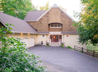 2585 Old Beach Rd, Wayzata, MN 55391