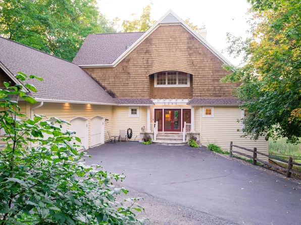 2585 Old Beach Rd, Wayzata, MN 55391