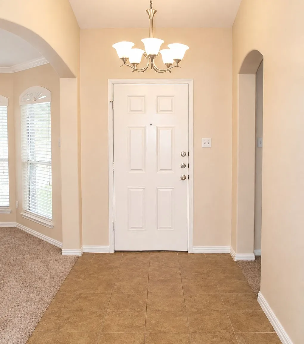 4 bed, 2215 sqft, $1,975 — Photo 3