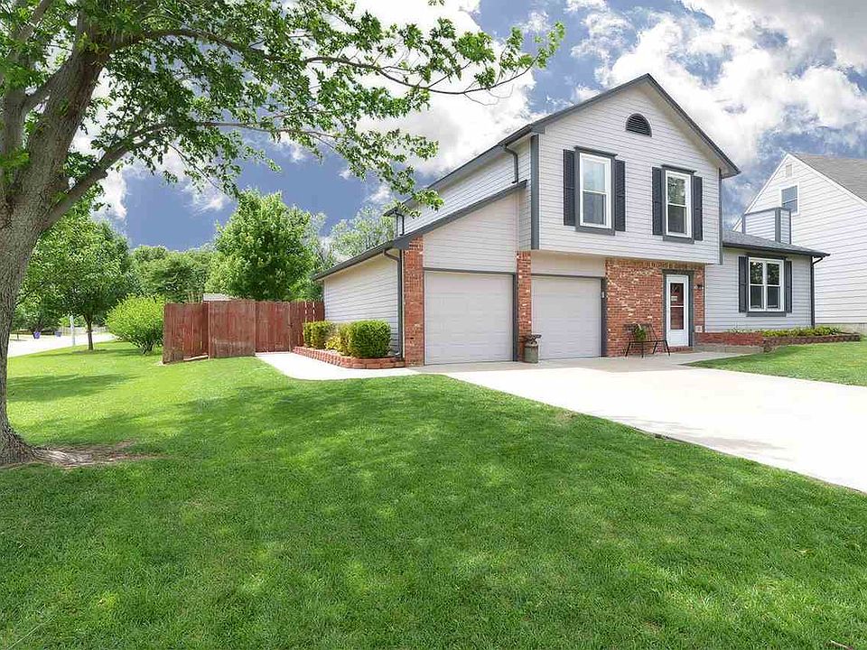 1st image of 317 Oakwood Ct
