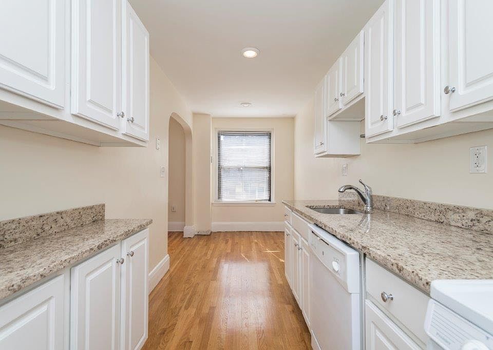 1st image of 123 Highland Ave #23
