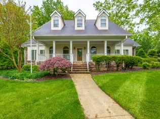 1422 Woodway Dr, Ooltewah, TN 37363