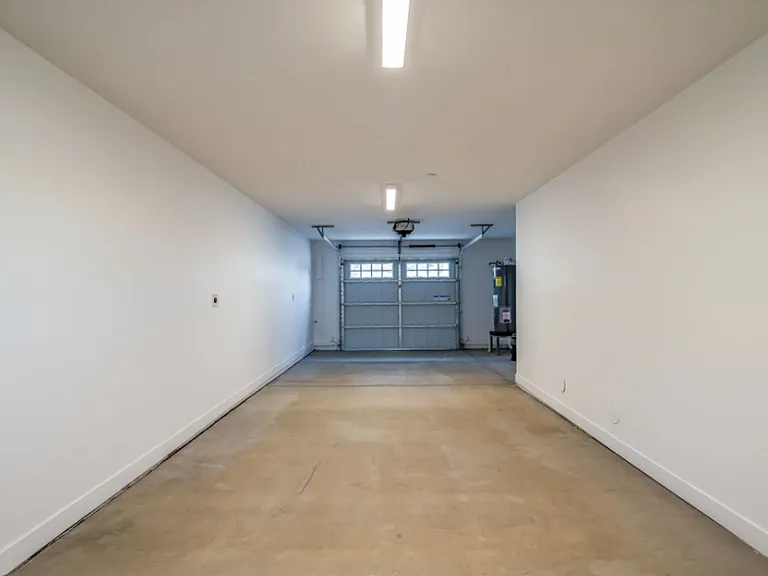 Earll 6 Townhomes — Photo 13