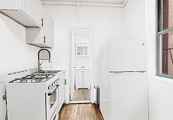 4th image of 239 W 63rd St APT 2G