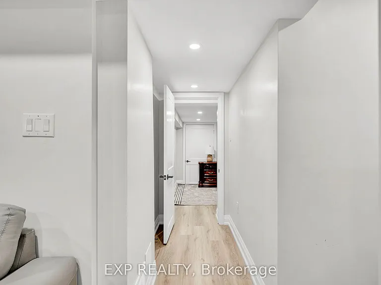 448 Dougall Ave #B — Photo 12