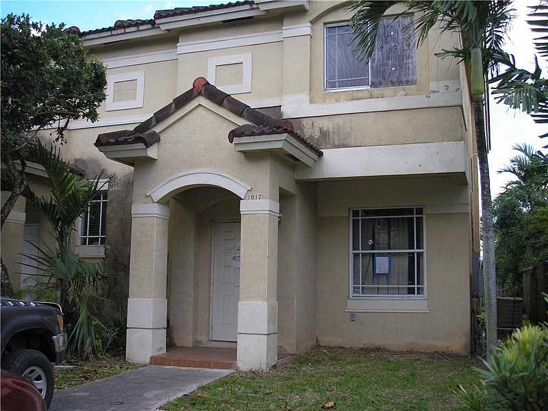 1st image of 1017 NE 3rd Ave #1017