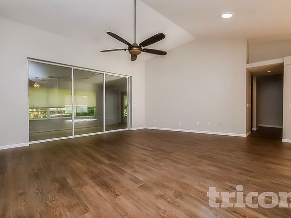 4th image of 36 Redbay Ct W