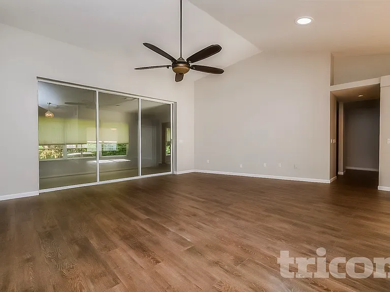 36 Redbay Ct W — Photo 4