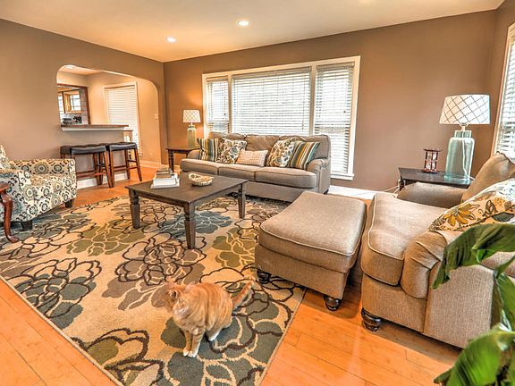 2nd image of 2015 Dahlia Ave