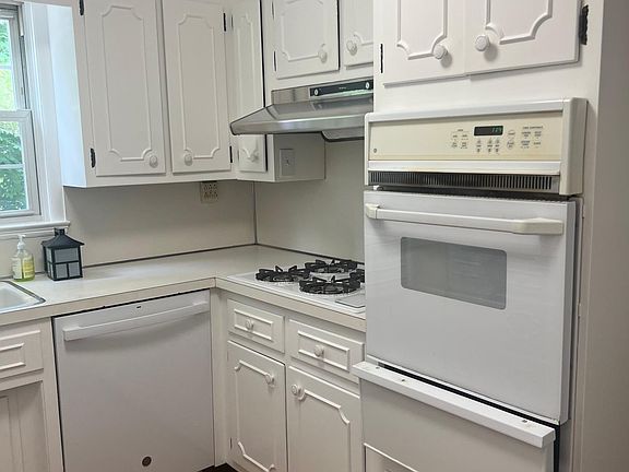 4th image of 13 Kensico Knoll Pl #A