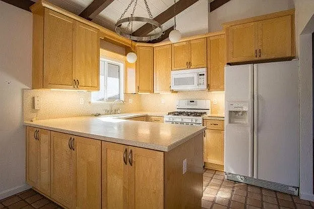 798 Lottie St — Photo 2