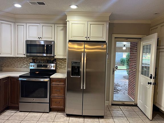 2nd image of 713 Logan Ct