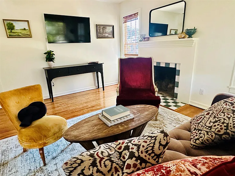 4811 Shoalwood Ave #B — Photo 6