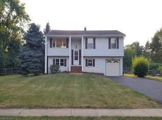 8 Fox Chase Run, Hillsborough, NJ 08844