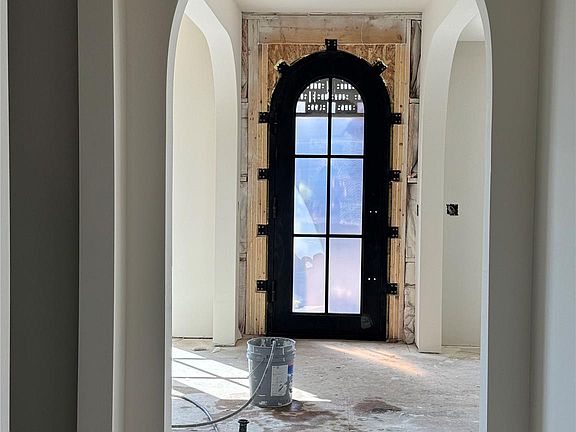 4th image of 1570 Northlawn Blvd