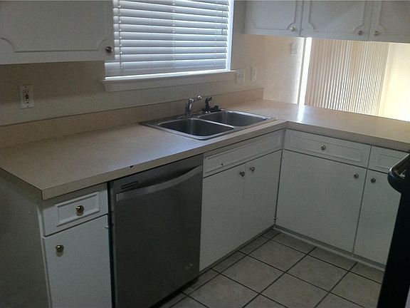 3rd image of 2708 Hollywood Dr
