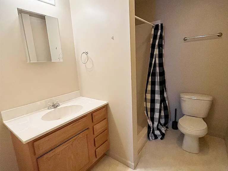 321 Vine St — Photo 29