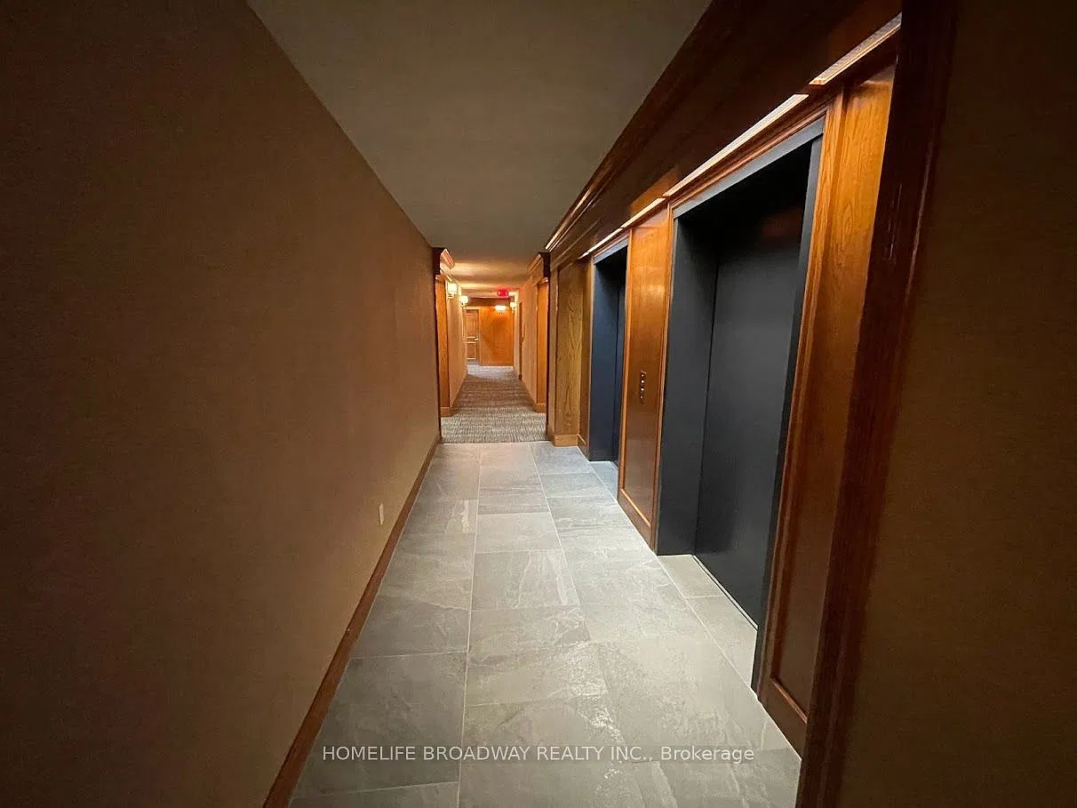 23 Lorraine Dr — Photo 2