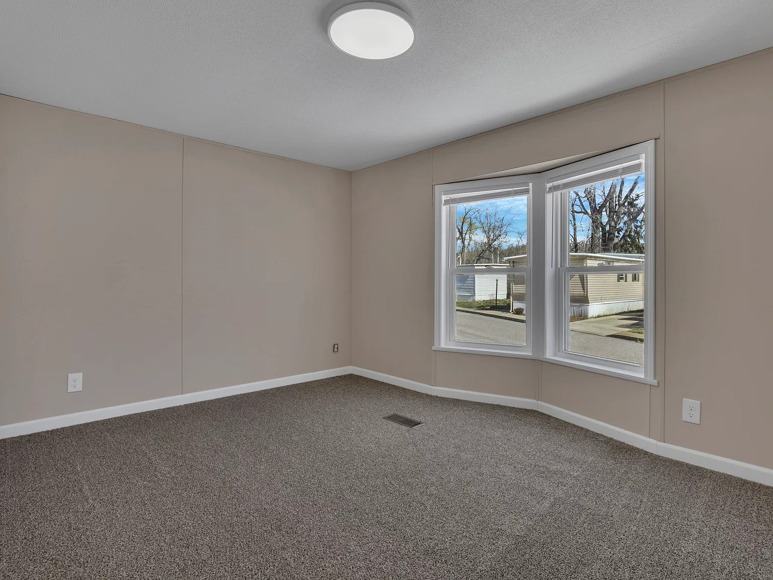3 bed, $1,195 — Photo 3