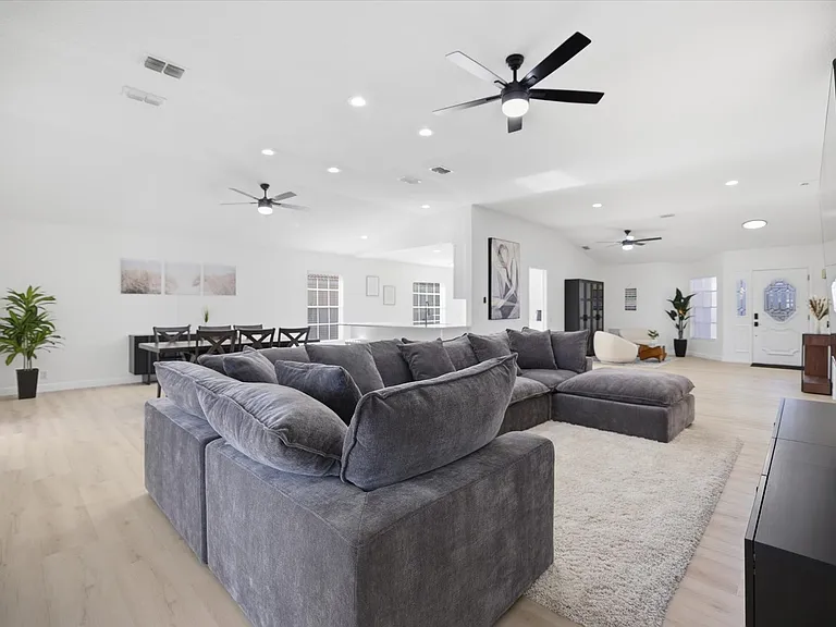 5829 Fairwoods Cir — Photo 31
