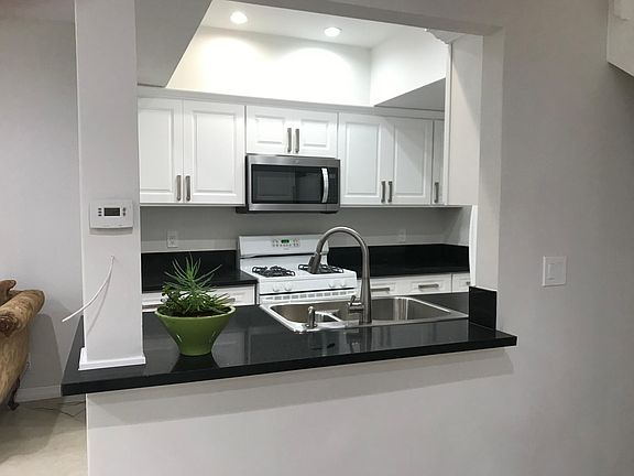 5th image of 5142 Zelzah Ave APT 16