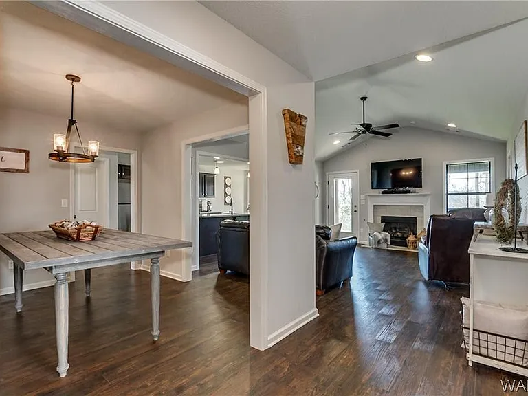 429 Barn Wood Rd — Photo 2
