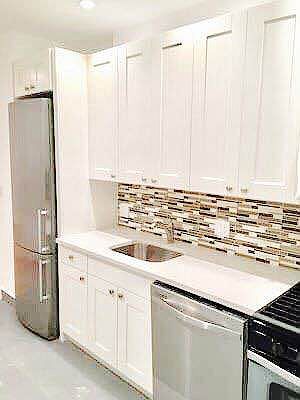5th image of 1711 Lexington Ave #2