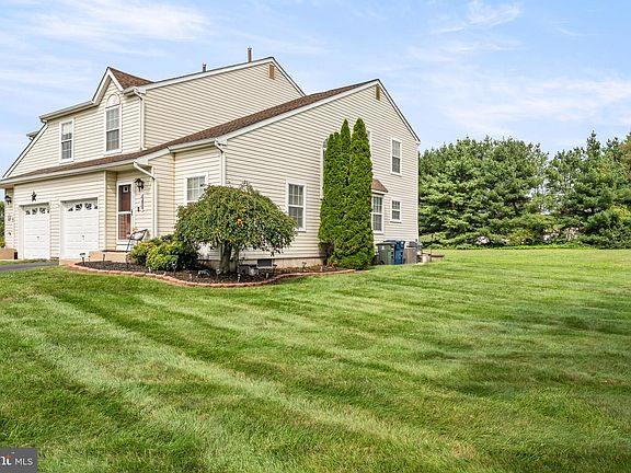 3rd image of 435 Longfellow Dr