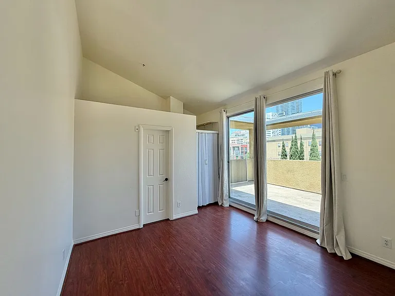 948 G St #24 — Photo 5