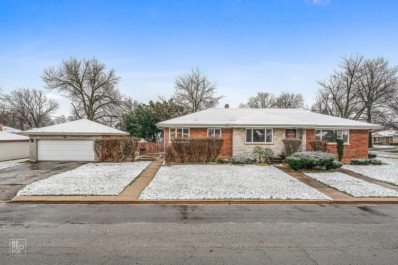 765 Morris Ave photo 1