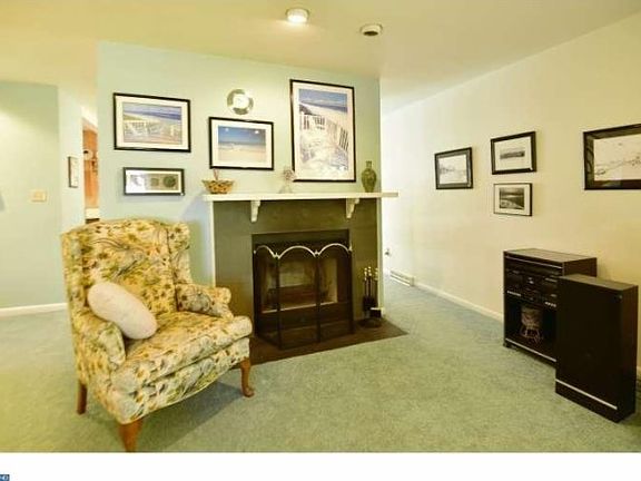 4th image of 22680 Holly Way W