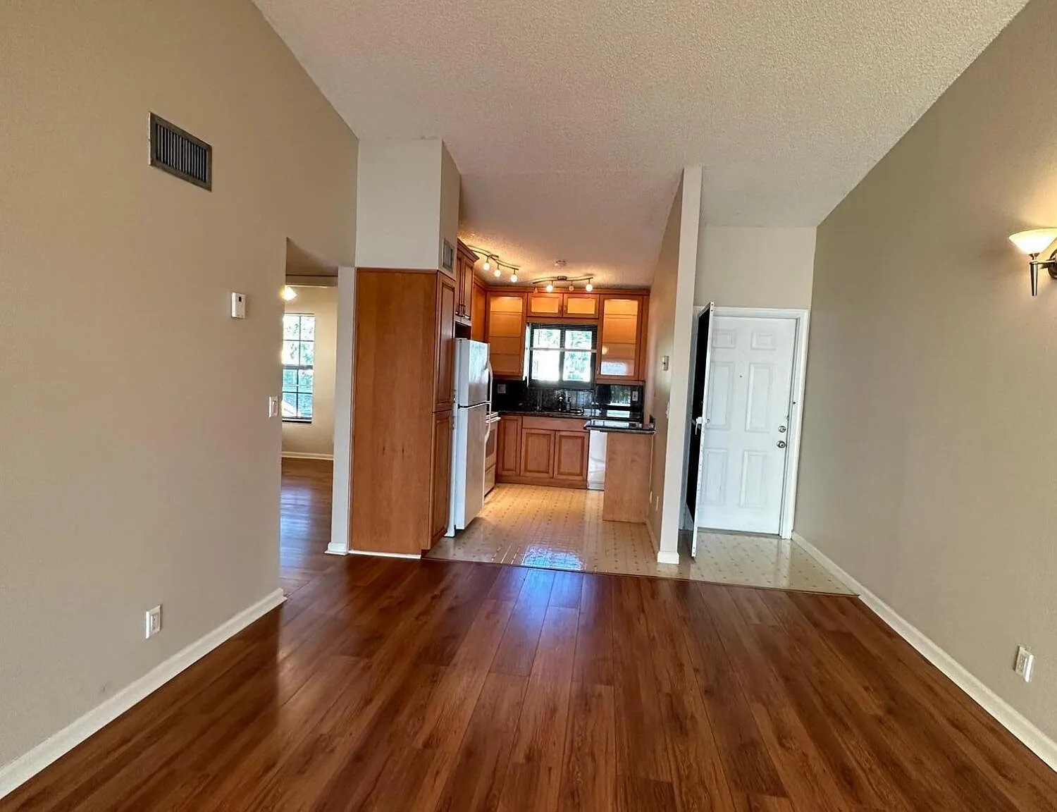 2 bed, 2.0 bath, 938 sqft, $2,600 — Photo 1