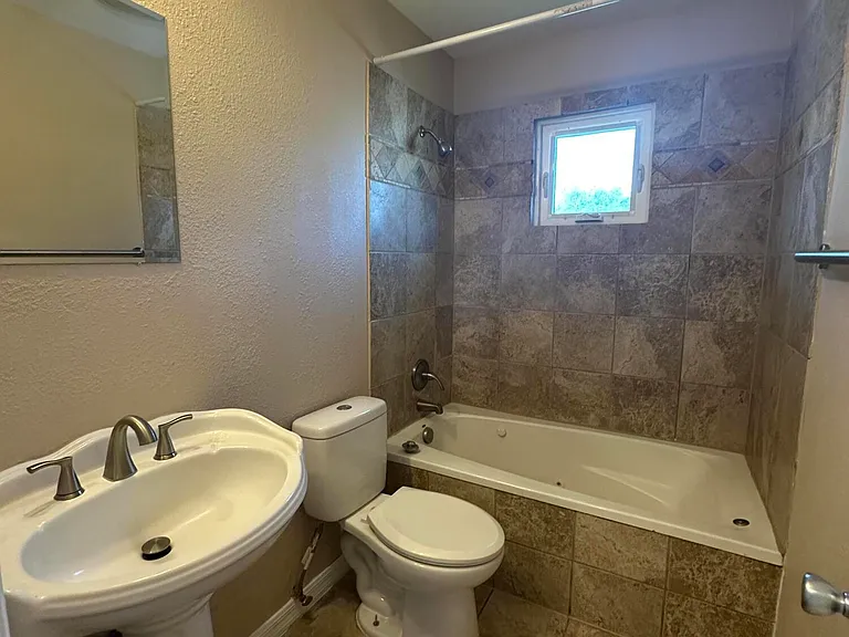 660 Belvedere Rd NW — Photo 10