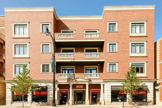 1st image of 1442 W Fullerton Ave APT 2C