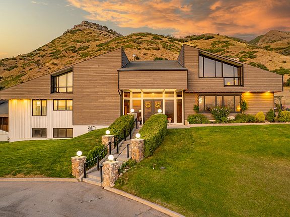 5th image of 12 Quiet Meadow Ln
