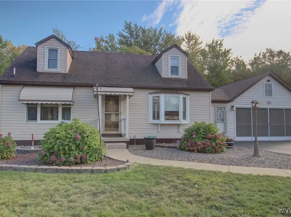 52 Meadowlawn Rd, Orchard Park, NY 14127