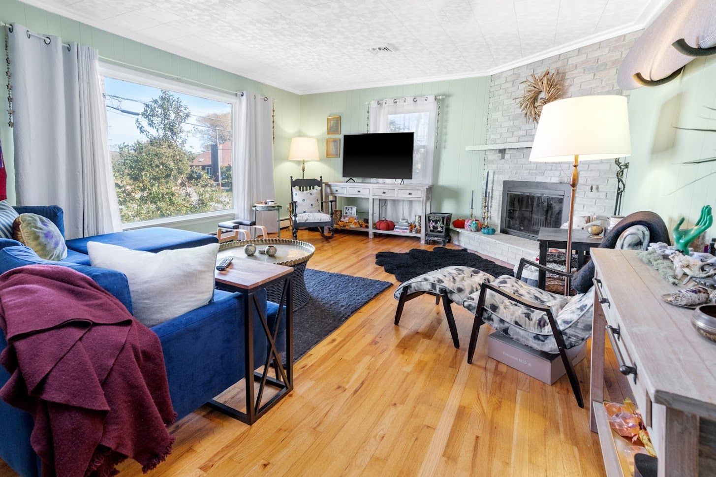  fireplace in living room