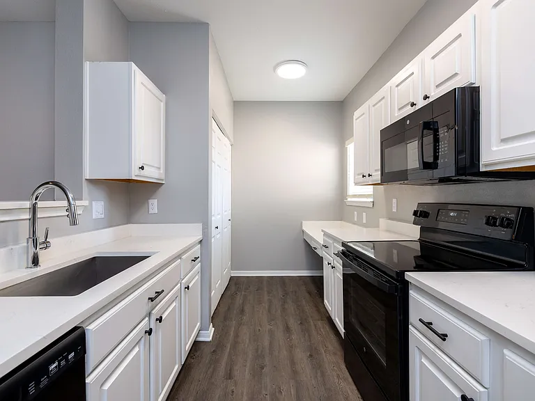 Centennial Park Apartments — Photo 4