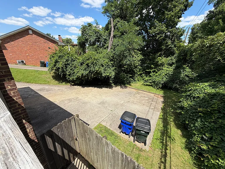 1112 Pepperhill Cir — Photo 11