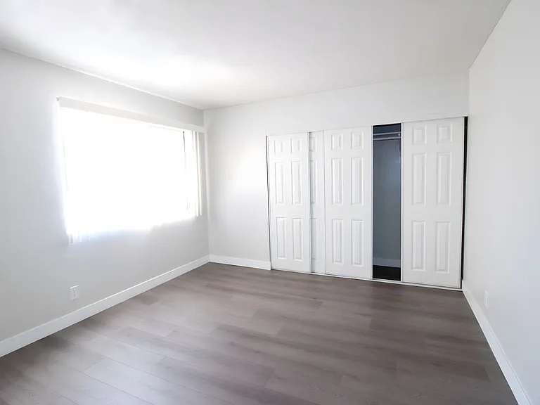 1508 W Florence Ave — Photo 3