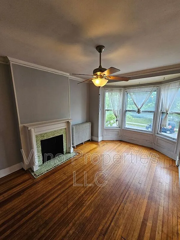 2 bed, 1.0 bath, $1,400 — Photo 3