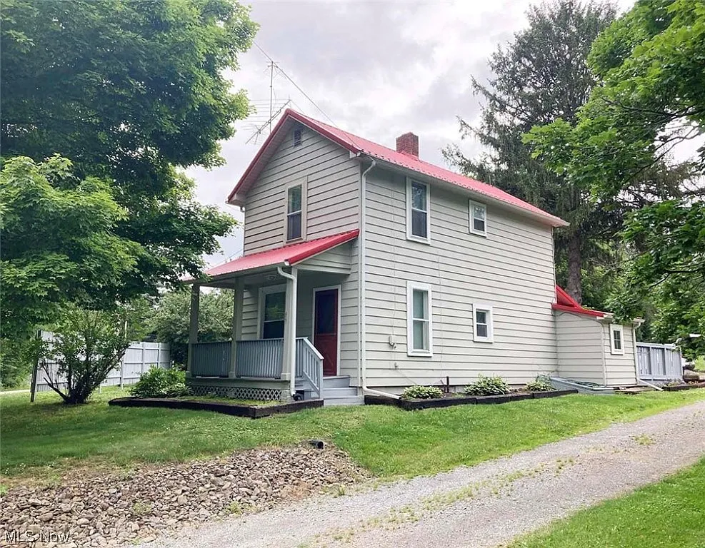1576 W Main St photo 1