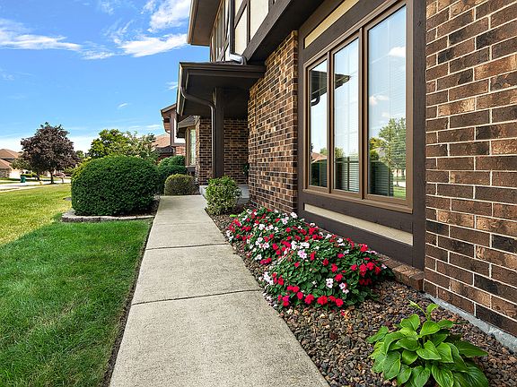 3rd image of 8257 Chertsey Ct