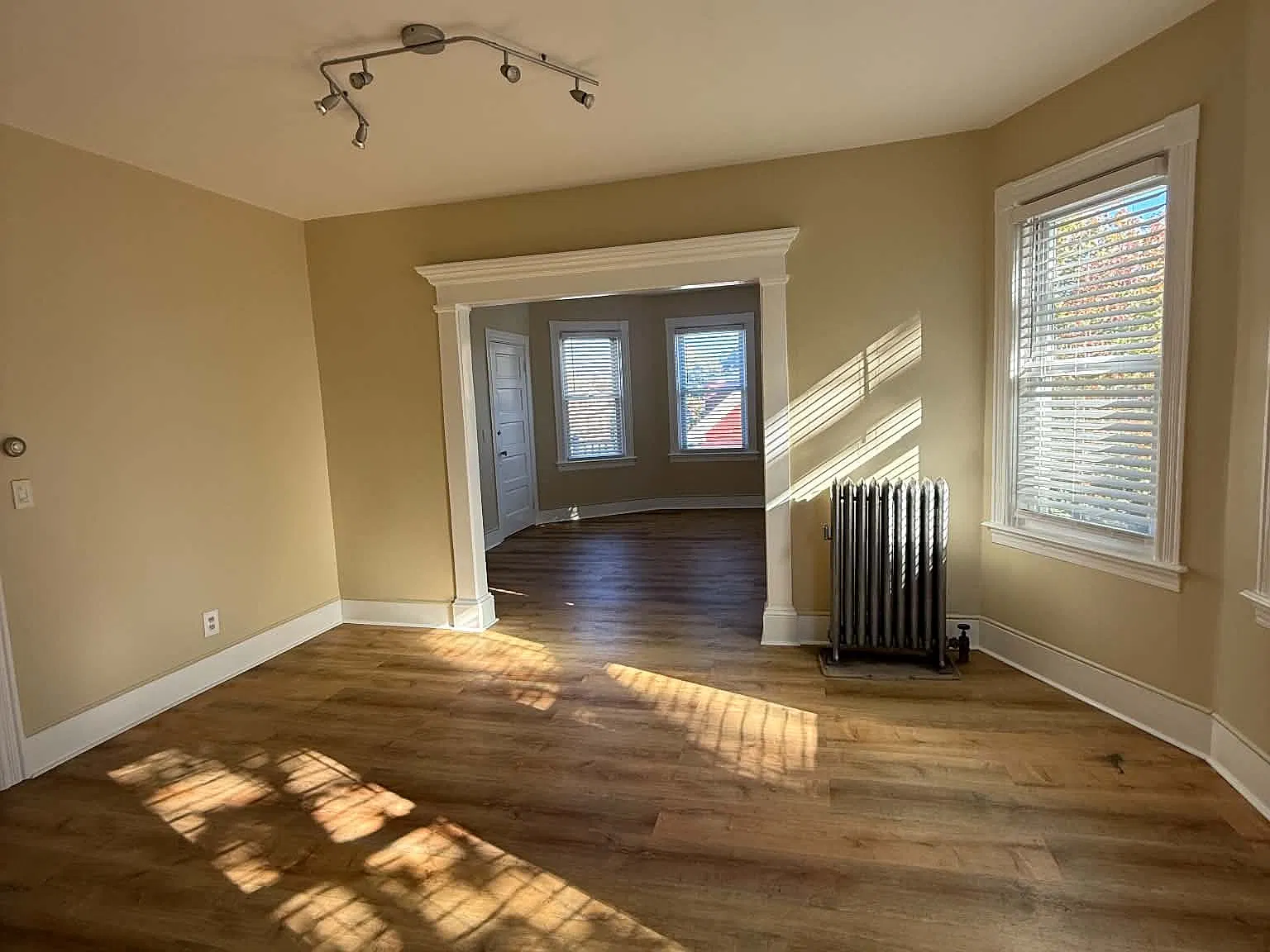 3 bed, 1200 sqft, $2,250 — Photo 3