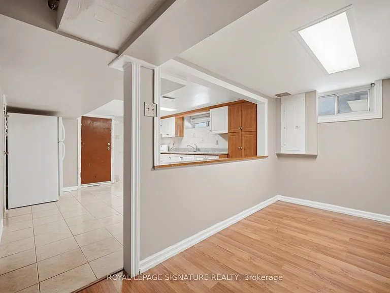 2000 Dufferin St #2 — Photo 15