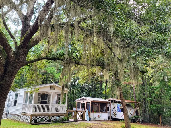 7948 Averyt Dr, Edisto Island, SC 29438