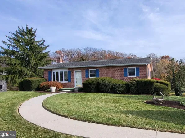 110 Jameslee Dr, Chambersburg, PA 17202