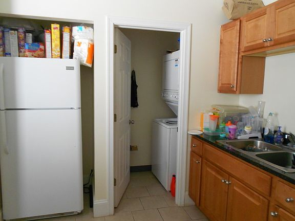 3rd image of 386 Walker Ave