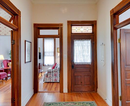 3rd image of 104 N Cherry St