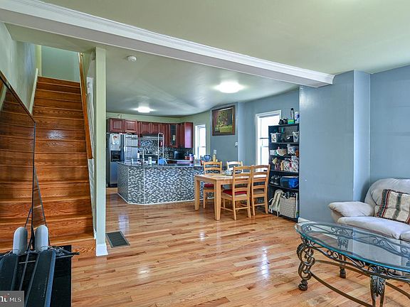 3rd image of 29 W Vine St